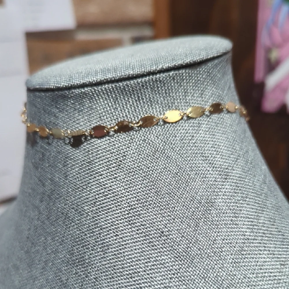 Elegant Gold-Tone Choker Necklace | Classic & Sophisticated - Picture 7 of 9